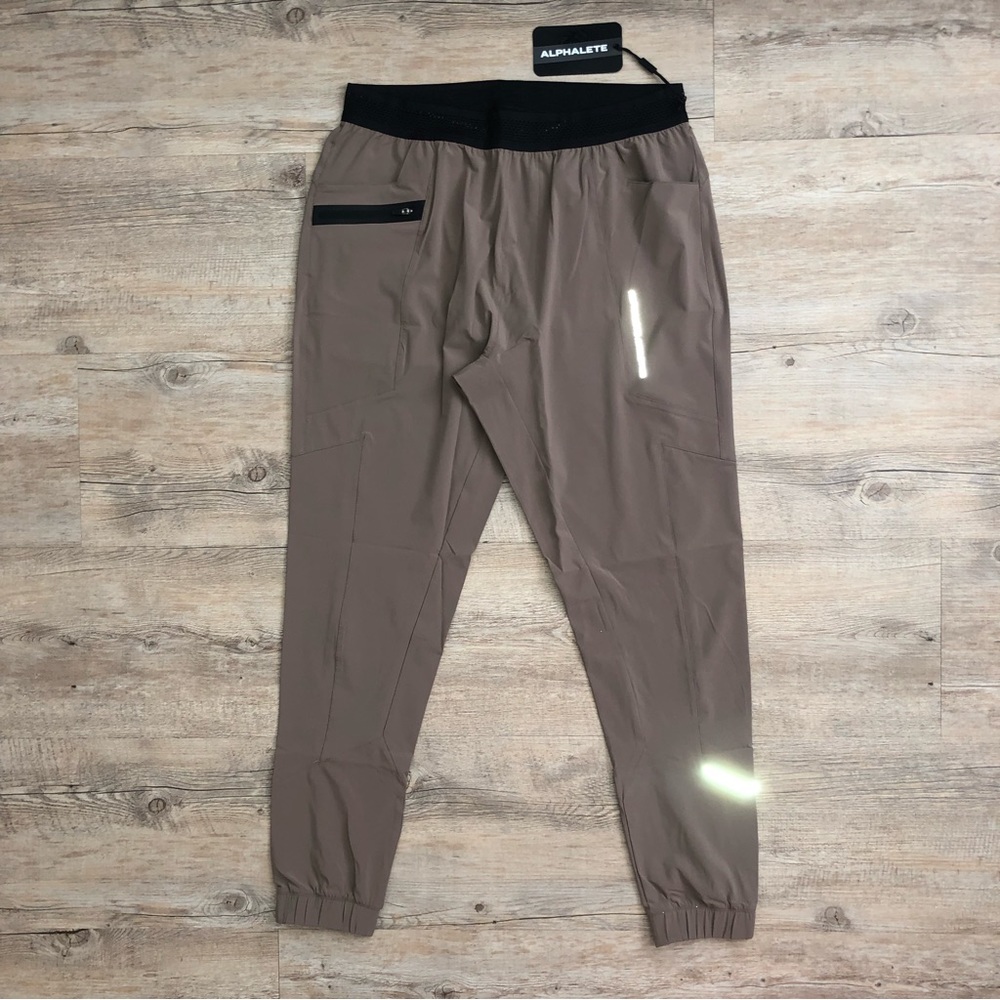 Alphalete STUDIO PANT Men's Lightweight 4-Way Stretch 29" Training Pant- M